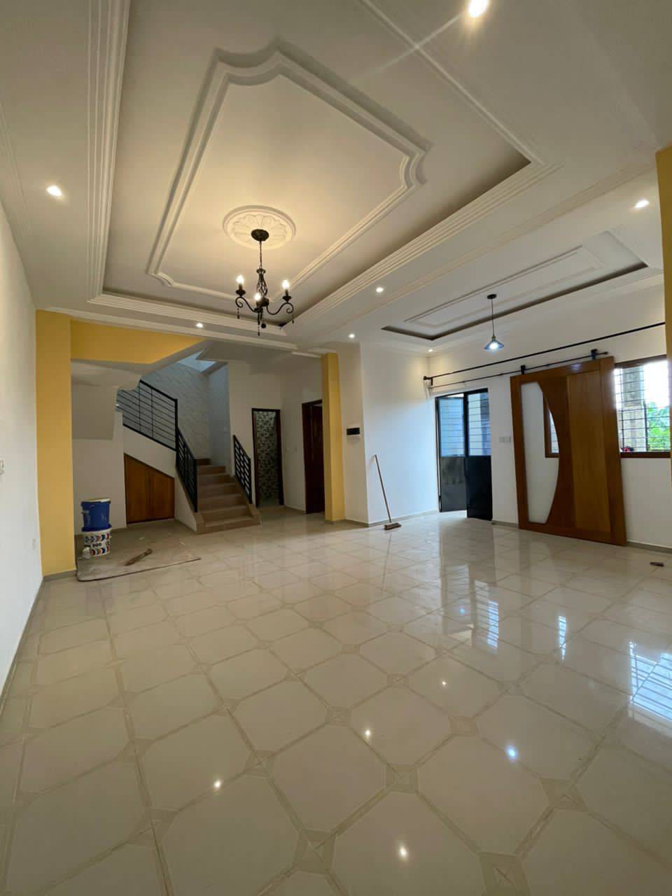 MINI DUPLEX NOUVELLEMENT CONSTRUIT SITUÉ À L'HOPITAL GENERAL