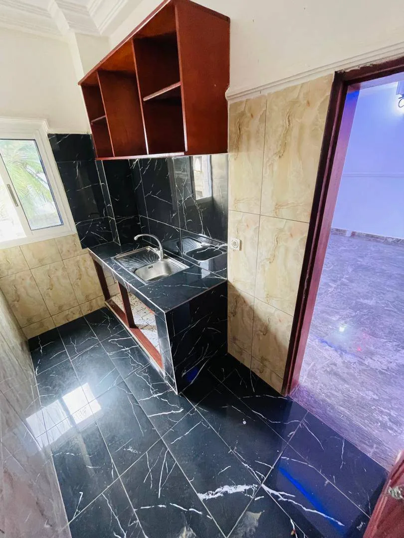 STUDIO MODERNE ENTIREMENT STAFFÉ SITUÉ À KOTTO VILLAGE