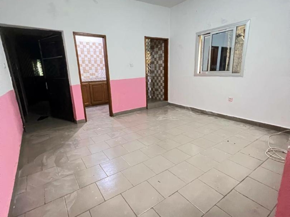 STUDIO MODERNE SITUE À LOGBESSOU 1ER NIVEAU IMMEUBLE