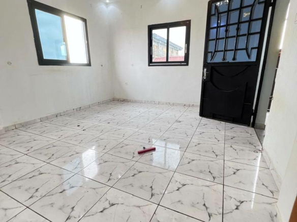 STUDIO MODERNE STAFFÉ SITUÉ AU 3E ÉTAGE, DOUALA LOGBESSOU