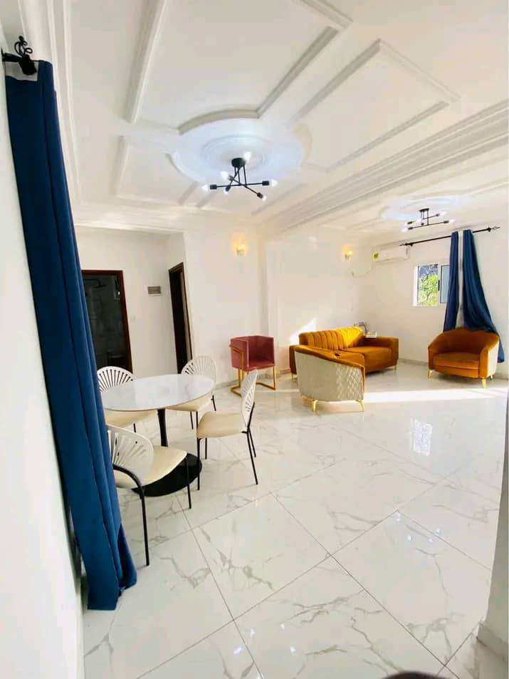 STUDIO MODERNE ENTIEREMENT STAFFÉ SITUÉ À LOGBESSOU