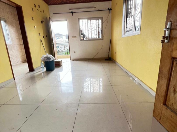 STUDIO MODERNE 2E NIVEAU D'UN IMMEUBLE, LOGPOM