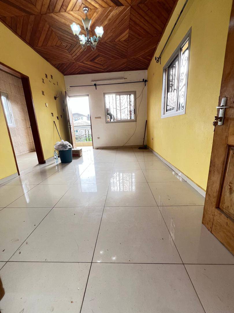 STUDIO MODERNE 2E NIVEAU D'UN IMMEUBLE, LOGPOM