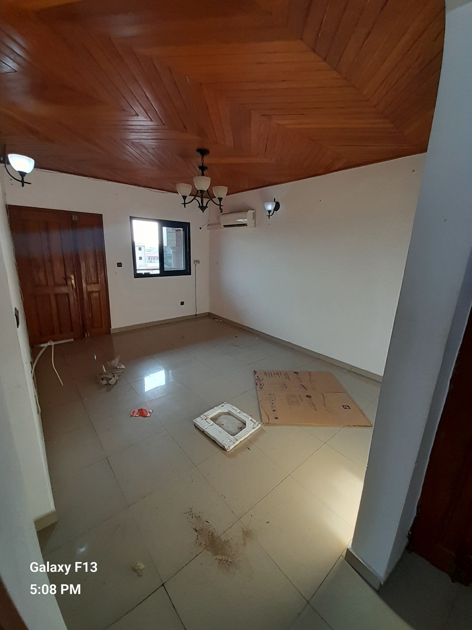 STUDIO MODERNE CLIMATISÉ À LOUER À KOTTO STATION BOCOM