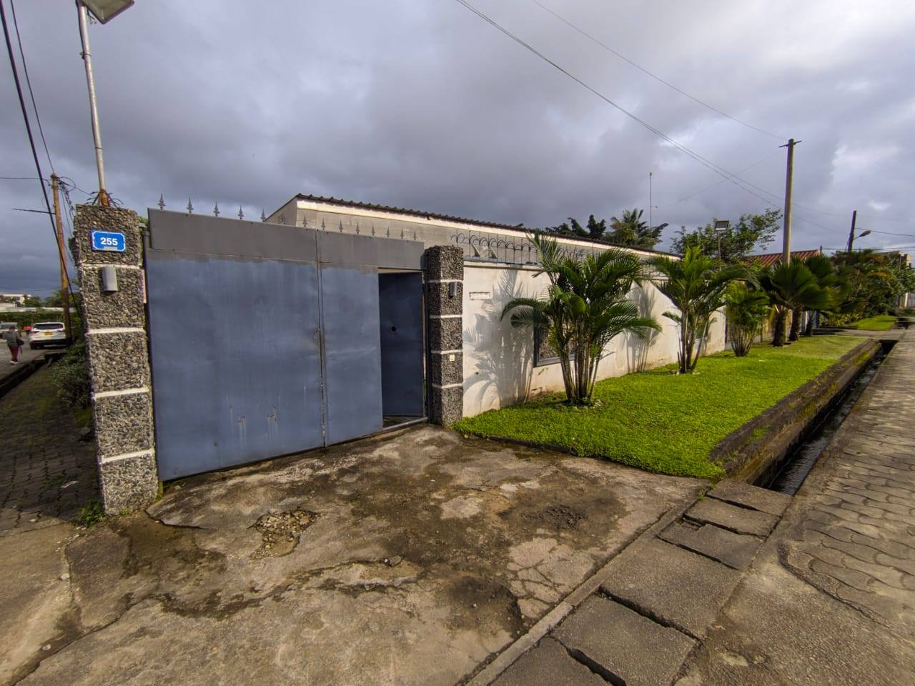 LI_villa_makepe_121225_brr