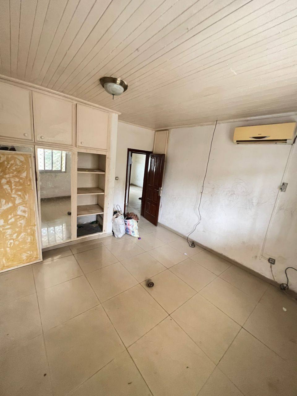 LI_villa_makepe_121225_chb1