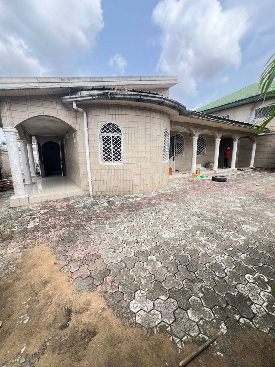 LI_villa_makepe_121225_ext1