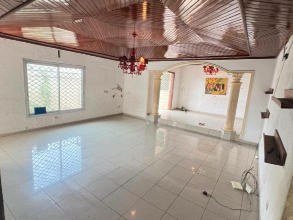 VILLA MODERNE BON STANDING ENTIÈREMENT CLIMATISÉ, MAKÉPÉ