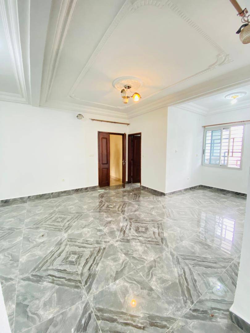 APPARTEMENT STAFFÉ REZ DE CHAUSSÉ IMMEUBLE, LOGBESSOU