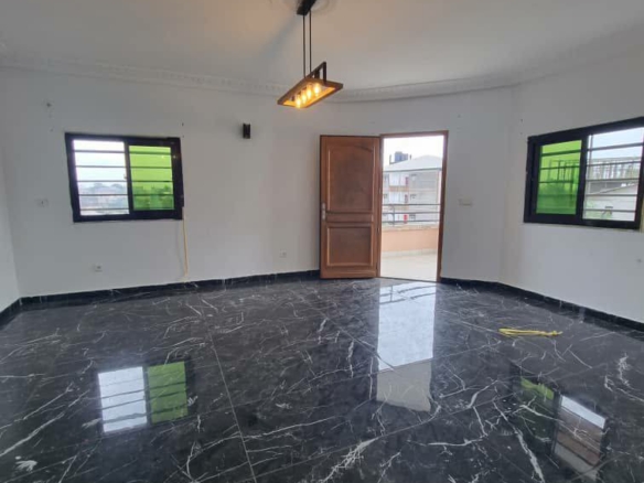 APPARTEMENT MODERNE ENTIEREMENT STAFFÉ SITUÉ À LOGBESSOU