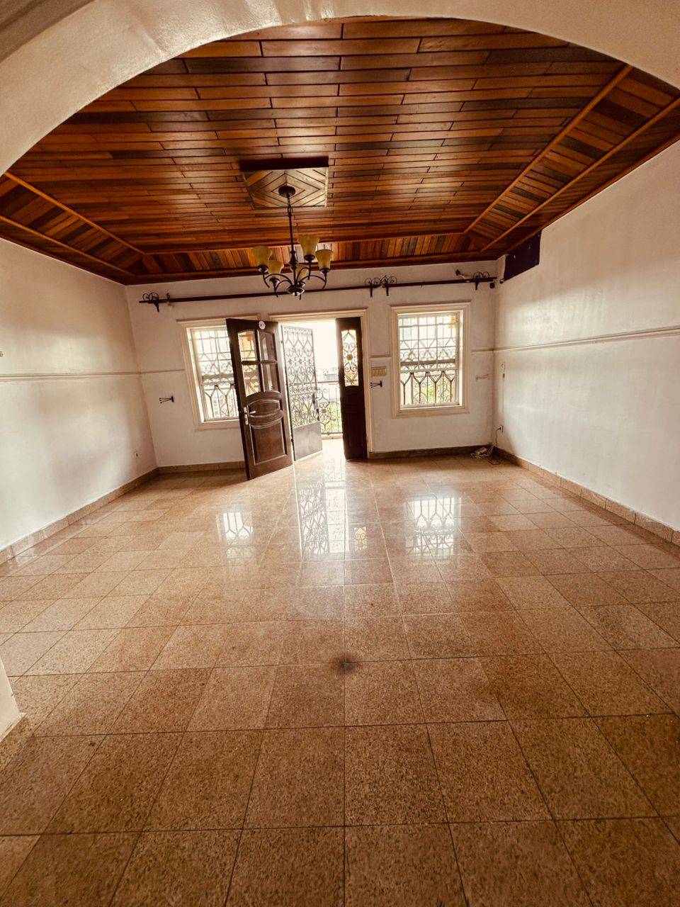 APPARTEMENT MODERNE 3E NIVEAU IMMEUBLE, LOGBESSOU