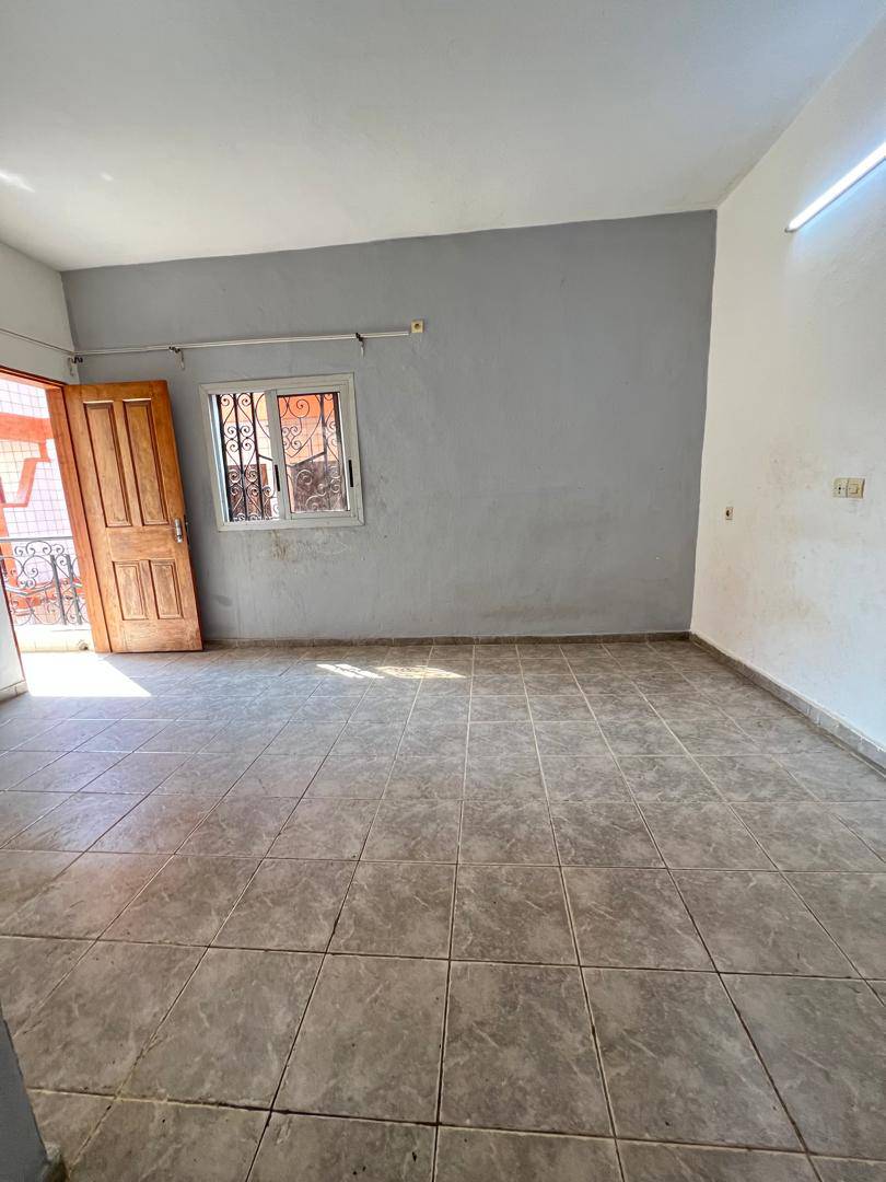 GRANDE CHAMBRE MODERNE SITUÉ À LOGPOM ANDEM