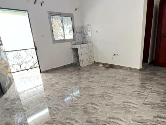 CHAMBRE MODERNE SITUÉ À LOGPOM BASSON