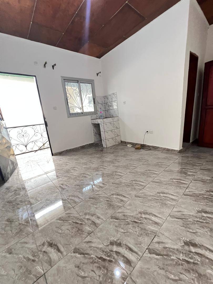 CHAMBRE MODERNE SITUÉ À LOGPOM BASSON