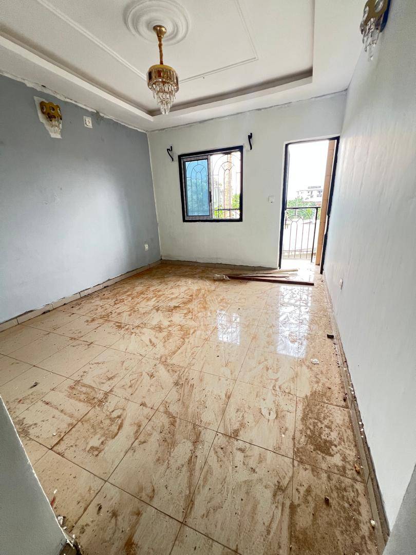 STUDIO MODERNE STAFFÉ NOUVELLEMENT CONSTRUIT SITUÉ À MAKÉPÉ