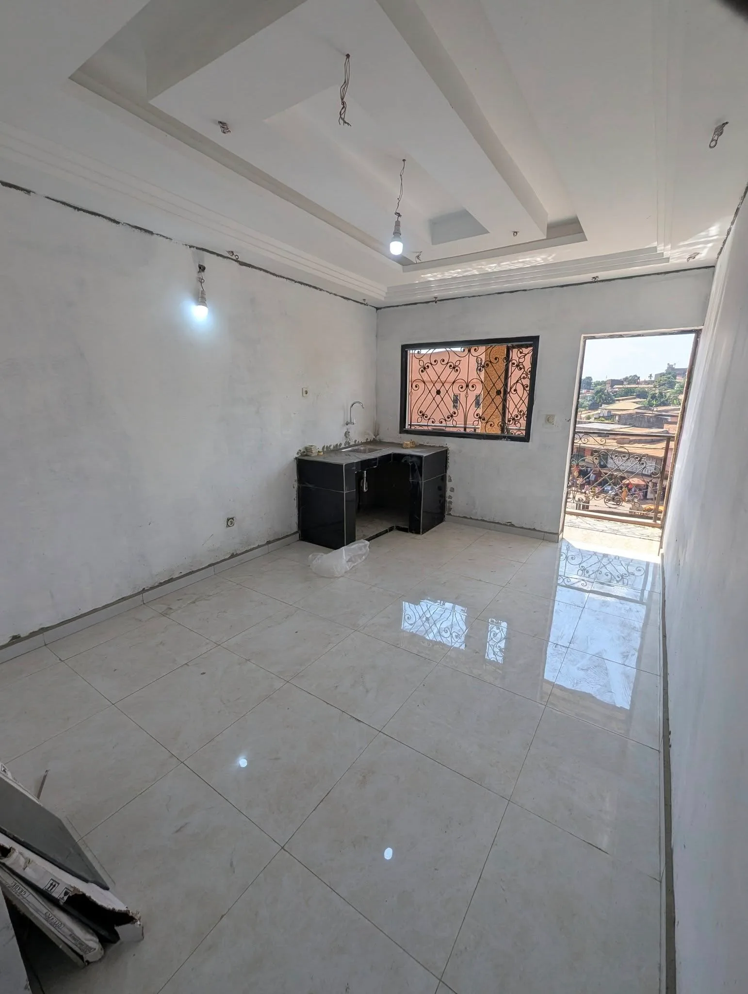 35987- YAOUNDÉ ESSOS MAGNIFIQUE STUDIO EN PLEIN FINITION