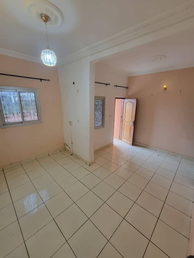 STUDIO CLIMATISÉ SPACIEUX AVEC DEUX DOUCHES, NGOUSSO