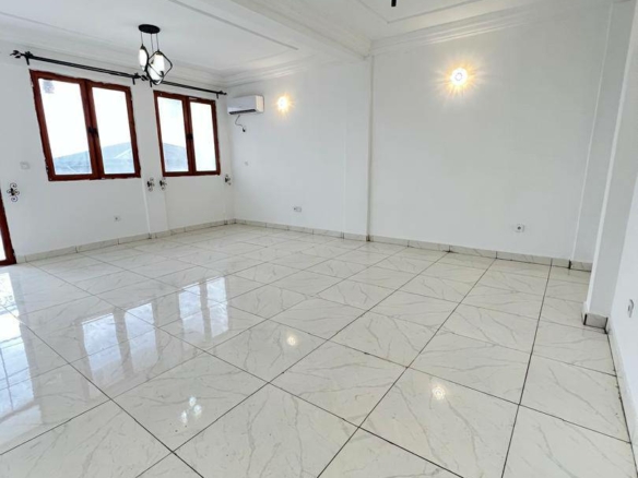 VASTE APPARTEMENT MODERNE CLIMATISÉ À LOGPOM