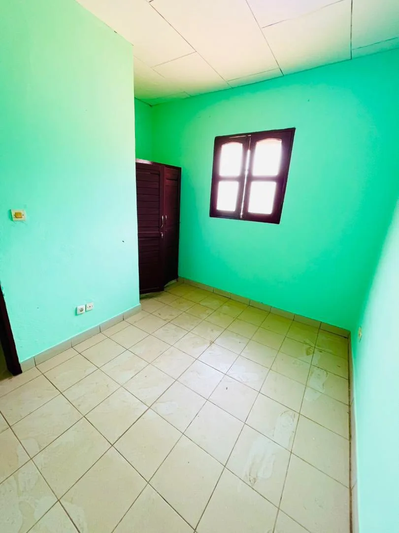 Studio moderne au rond-point Express Superette