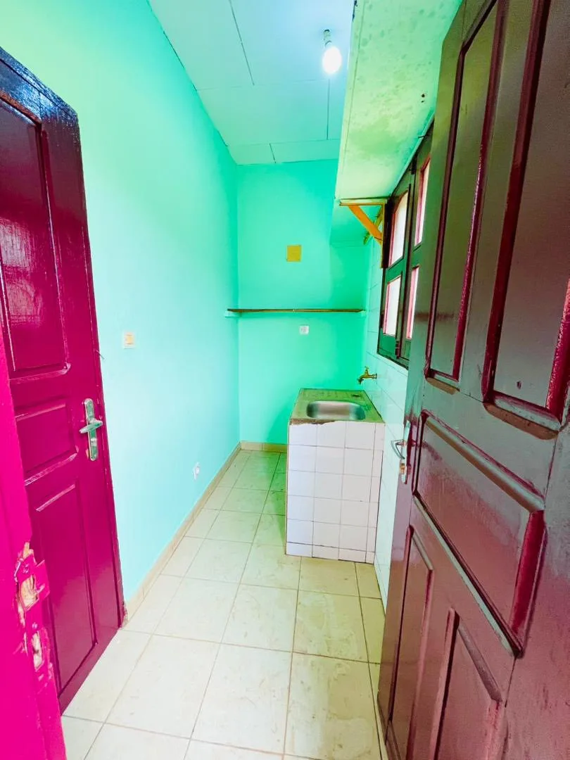 Studio moderne au rond-point Express Superette