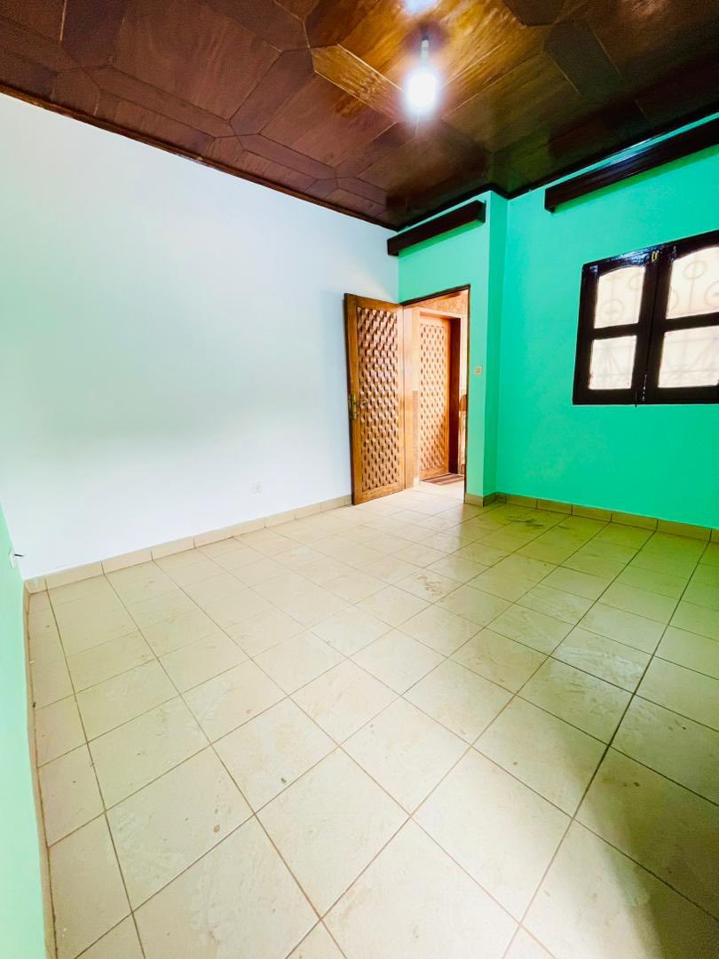 Studio moderne au rond-point Express Superette