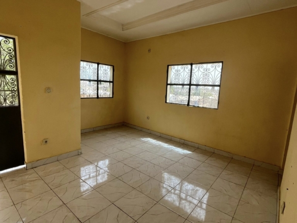 Studio disponible à Garoua Kanadi