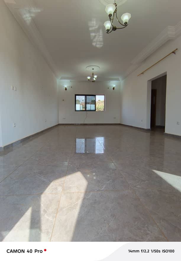 APPARTEMENT SPACIEUX DISPONIBLE À NGOUSSO