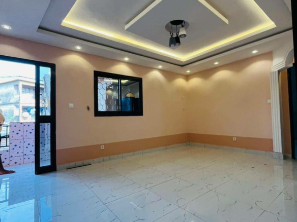 Appartement moderne staffé situé à Bependa Bonabo