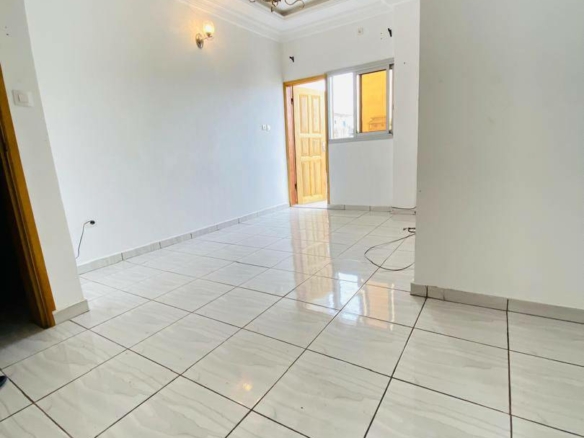 Joli Studio Moderne Staffé, Logpom Gabon Bar