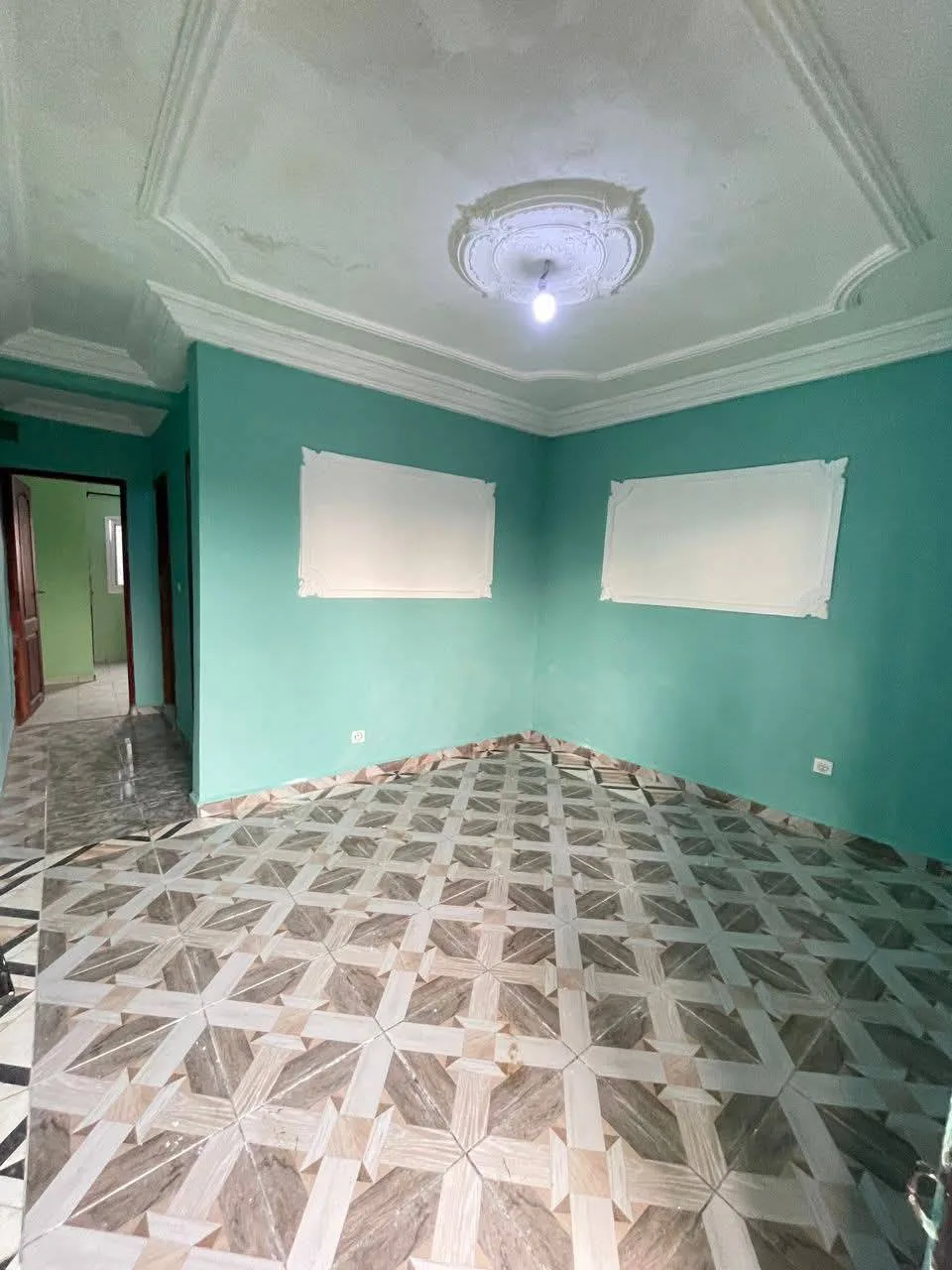 37397- Studio moderne et entièrement staffé situé à Nyalla Château
