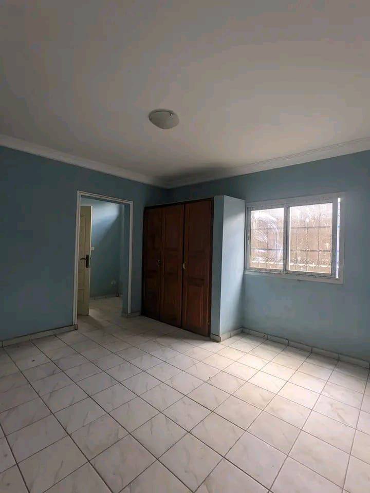 YI_appart_ngousso_160226_chb2