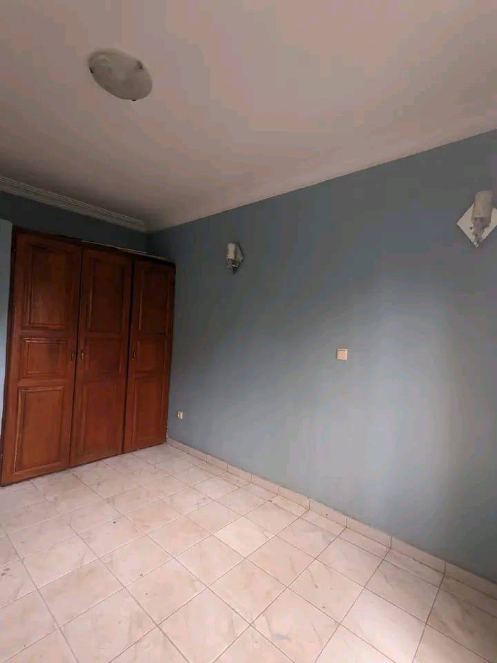 YI_appart_ngousso_160226_chb3