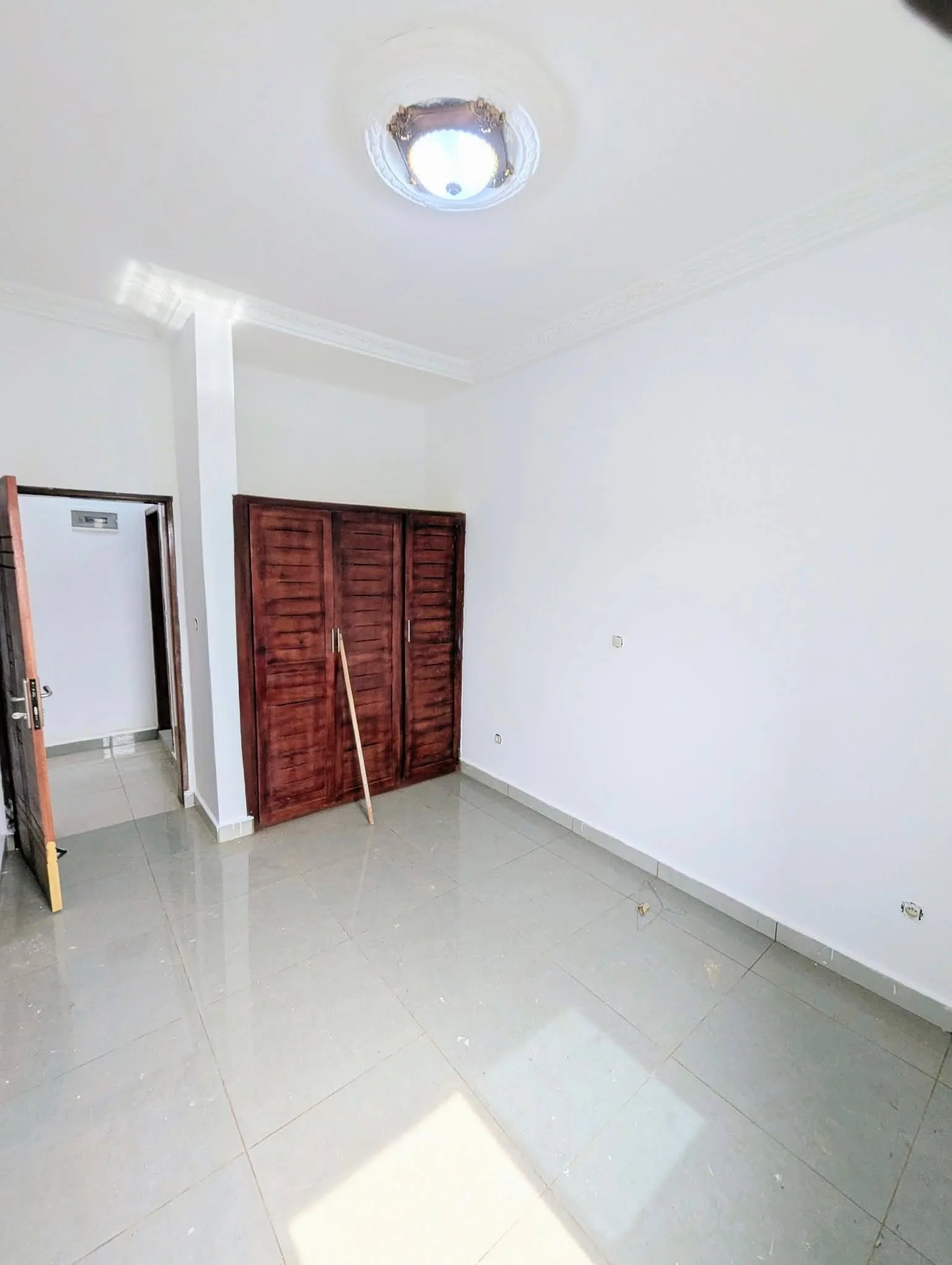 APPARTEMENT TRÈS BON STANDING À YAOUNDÉ NKOLFOULOU