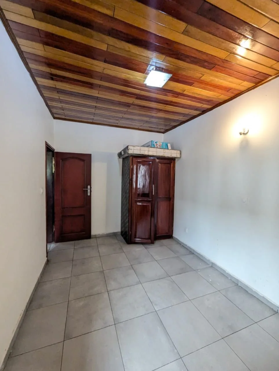 Appartement moderne à louer à Odza avant le petit marché