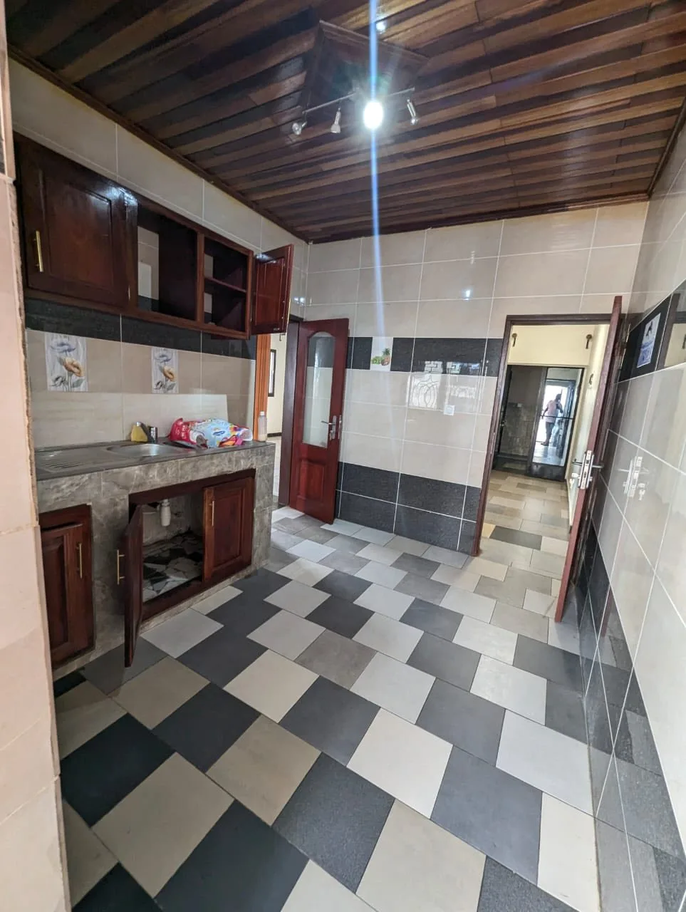 Appartement moderne à louer à Odza avant le petit marché