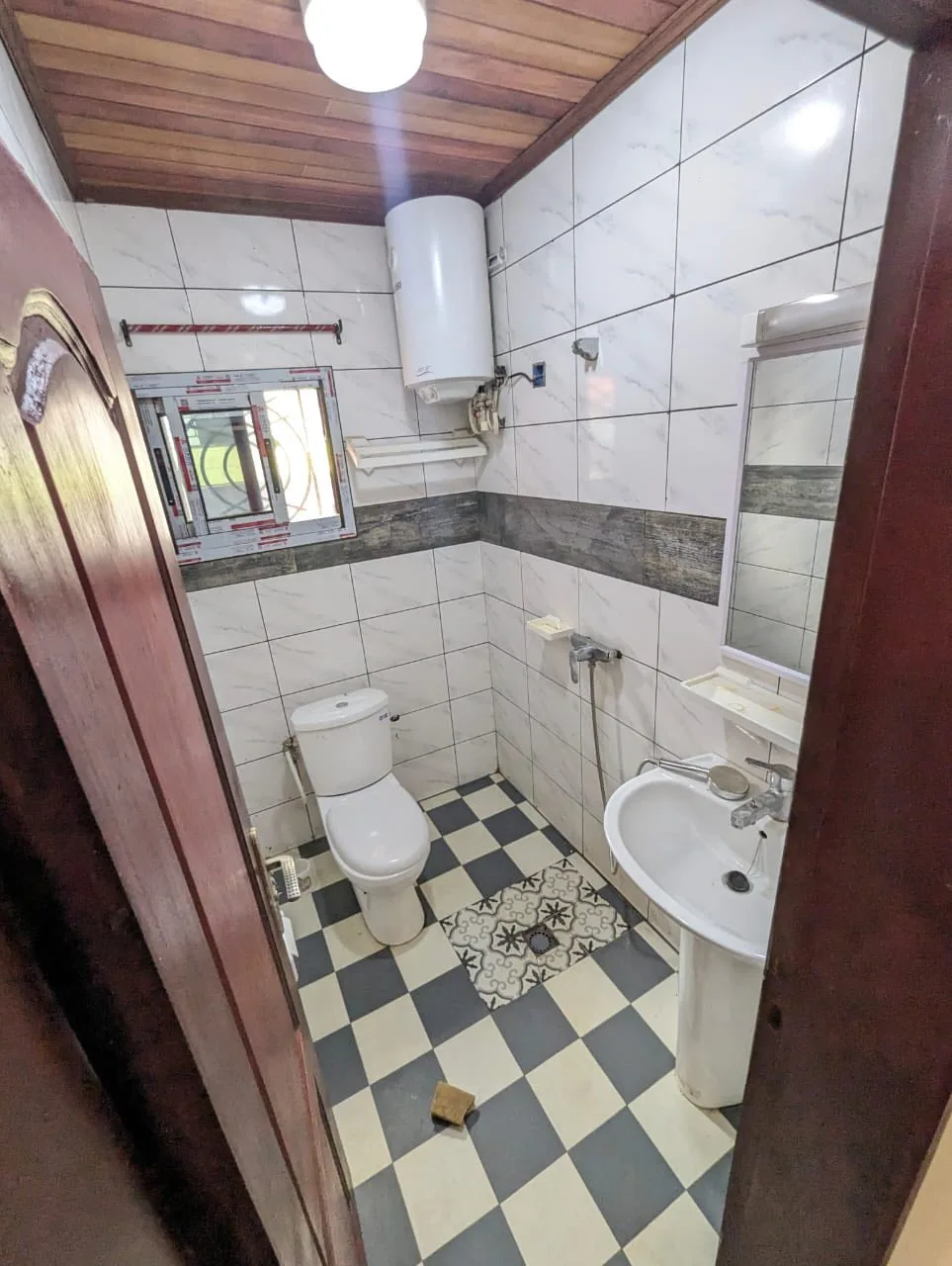 Appartement moderne à louer à Odza avant le petit marché