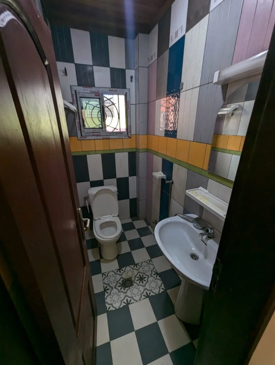 Appartement moderne à louer à Odza avant le petit marché