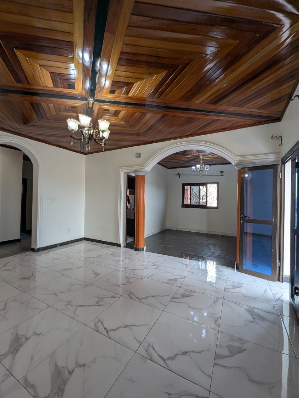 Appartement moderne à louer à Odza avant le petit marché