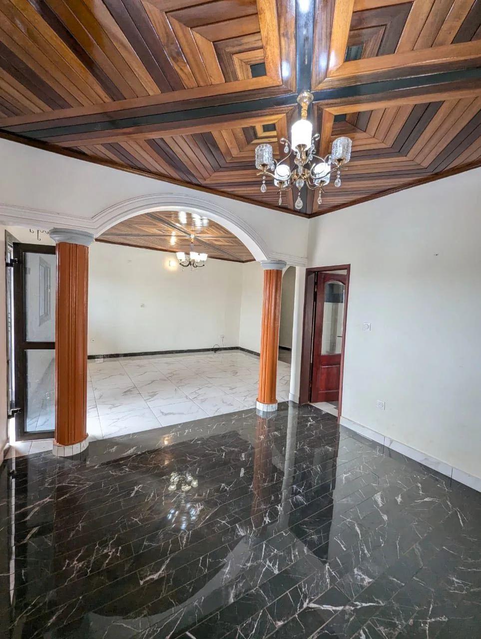 Appartement moderne à louer à Odza avant le petit marché