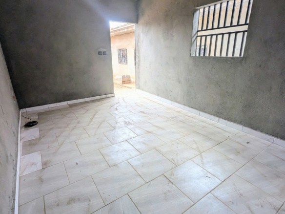 YAOUNDÉ ÉLEVEUR STUDIO NOUVELLEMENT CONSTRUIT