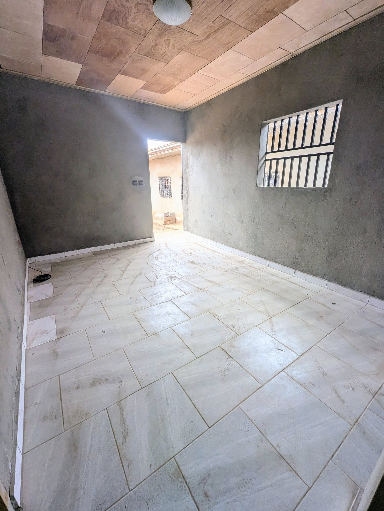 YAOUNDÉ ÉLEVEUR STUDIO NOUVELLEMENT CONSTRUIT