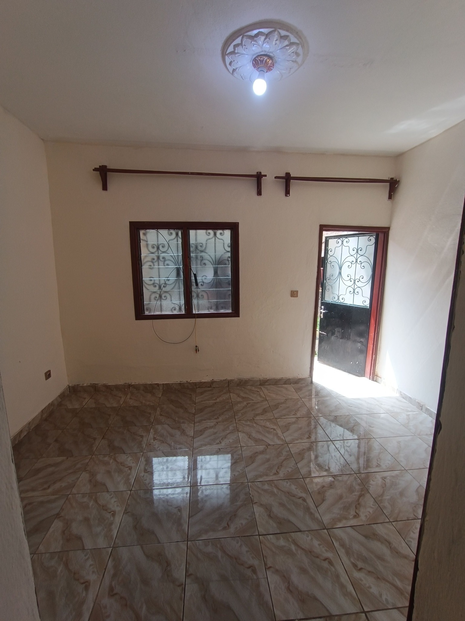 Studio haut standing à louer Biyem-Assi Tam-Tam