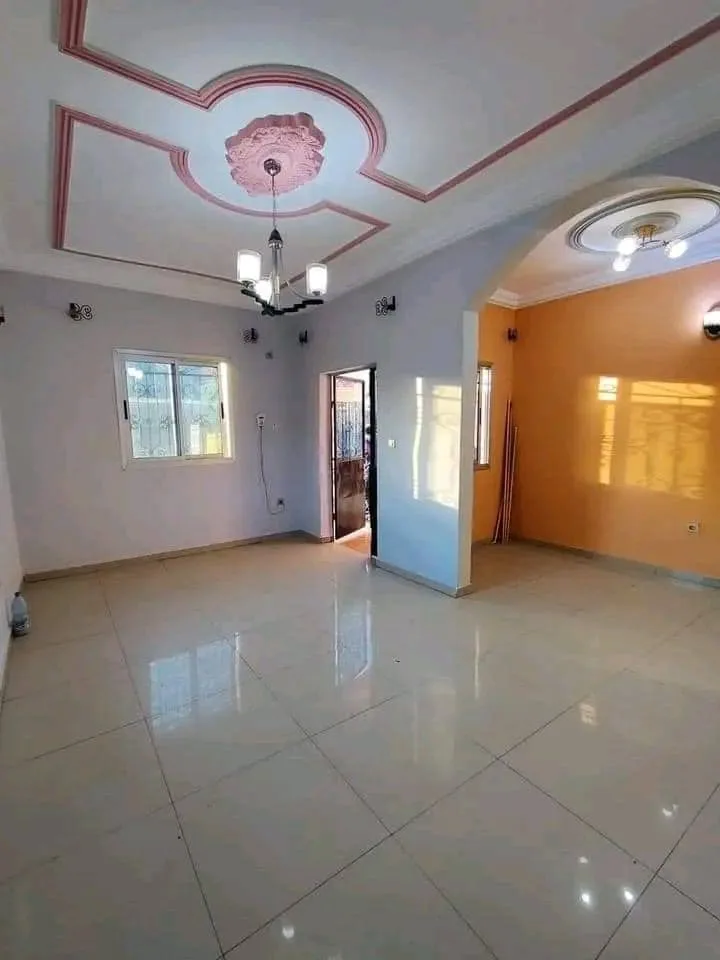 41469- Yaoundé Ngousso Studio chic et moderne à louer