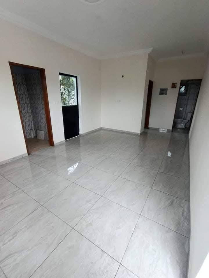 Studio moderne staffé, Petit Marché Odza lieu dit Mboun