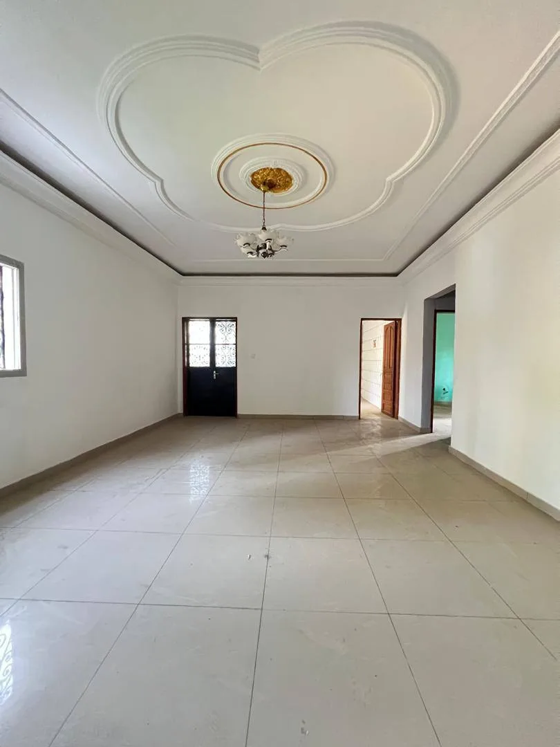 23002- Appartement à louer à Logpom Prix 100000fcfa