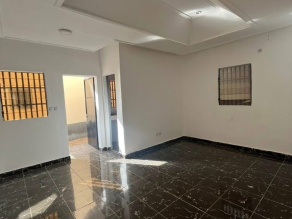 39946- Studio disponible dans un camp à Djamboutou Garoua