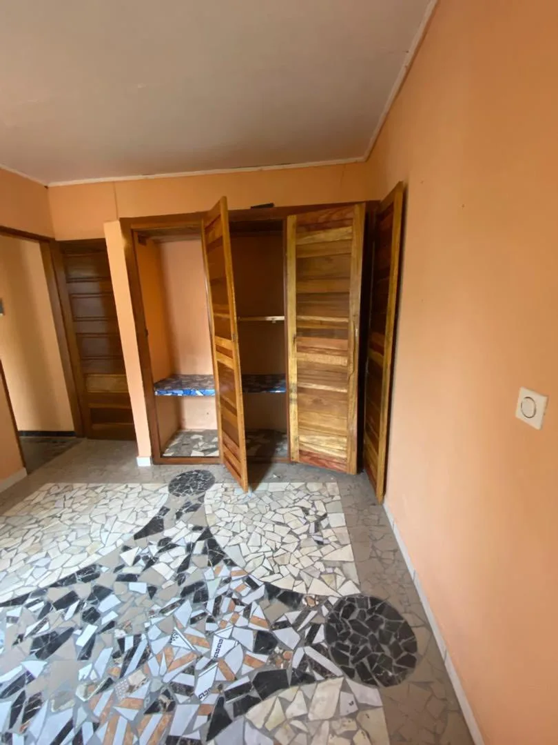 Grand studio à louer PK10