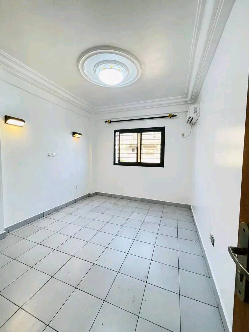 LI_studio_makepe_280326_chb1