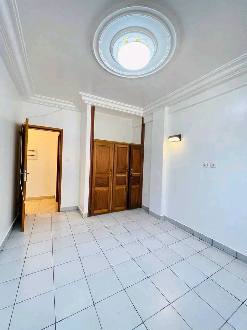 LI_studio_makepe_280326_chb2