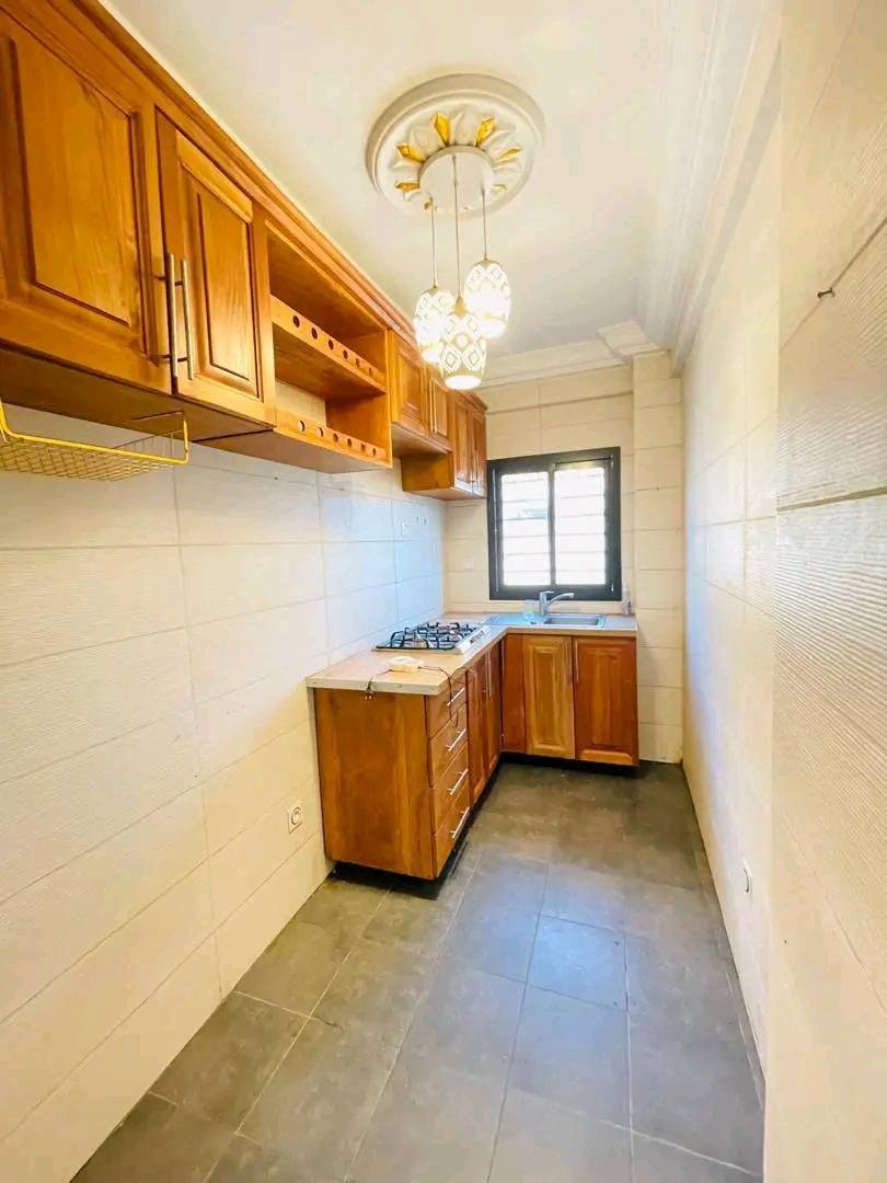 LI_studio_makepe_280326_csn1